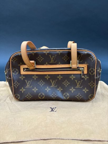 LOUIS VUITTON. 
Monogram canvas and natural...