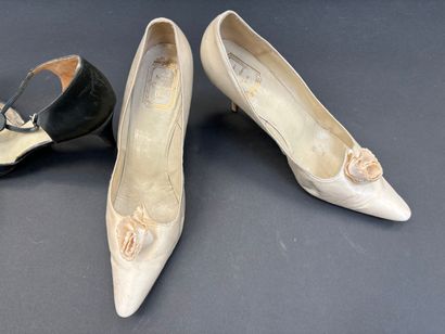 CHRISTIAN DIOR 
Paire d'escarpins
recouvert...