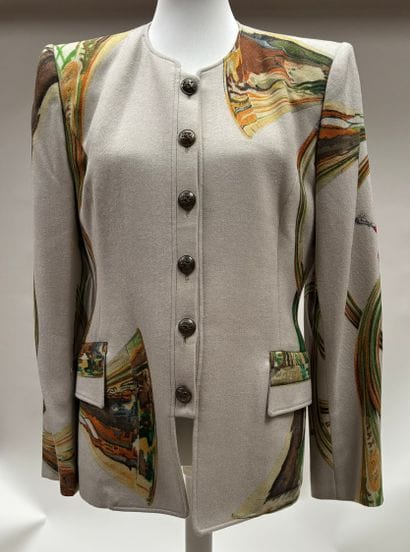 Hermès Paris
Wool and cashmere ladies' jacket
Closes...