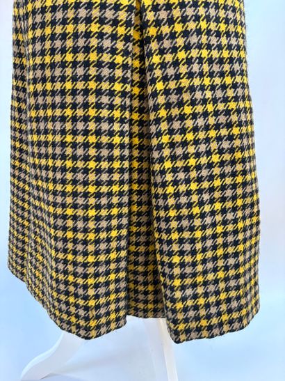 CELINE 
Jupe en tweed jaune et noir
Boucle...