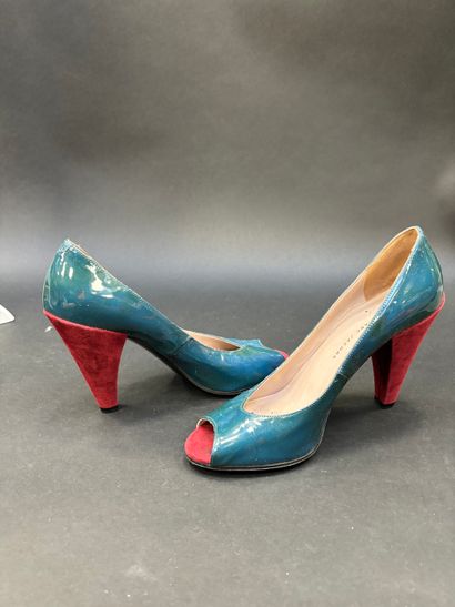 MARC JACOBS 
Paire d'escarpins à bouts ouverts...