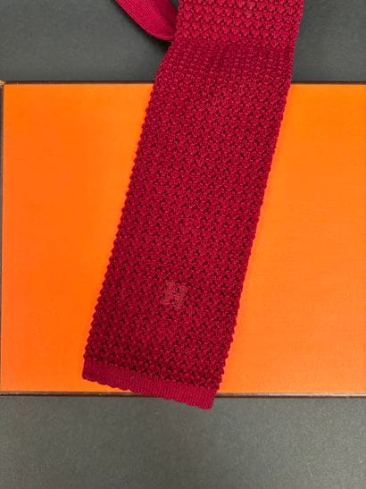 Hermès Paris
Silk knit tie, monogrammed ...