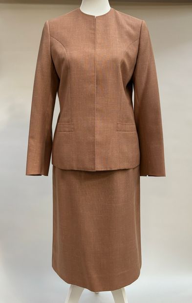 Charvet
Ceremonial suit in beige linen blend...