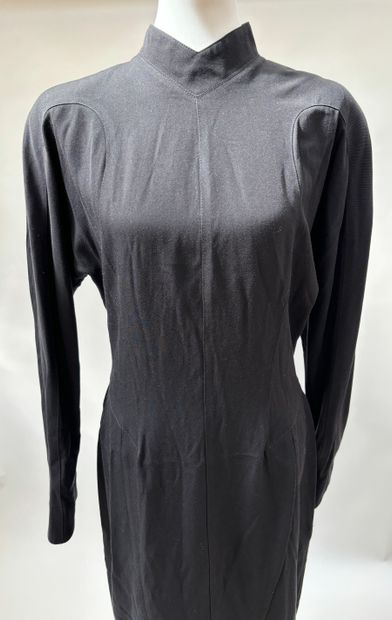 Thierry Mugler active
Long dress in black...