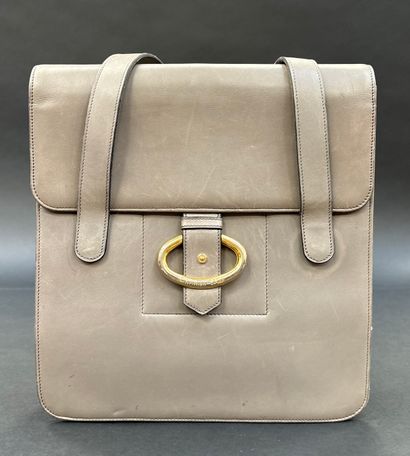 Christian Dior vintage
Grey leather flat...