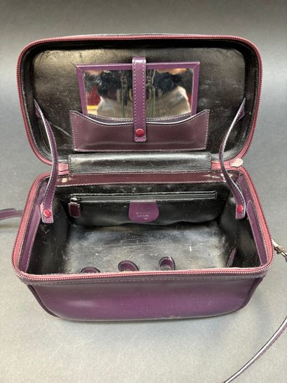 GUCCI
Vanity bag 
Purple vinyl exterior,...