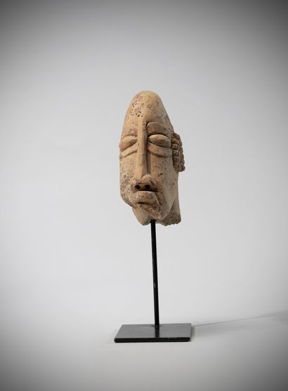 Djenné Mali Cream-colored terracotta head...