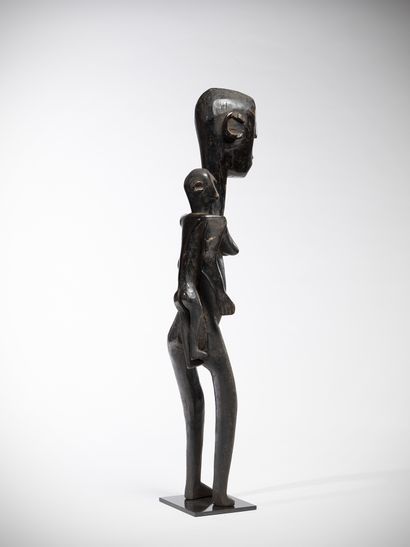 Niamwezi Tanzania Female statue carrying...