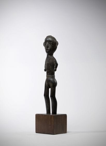 Sudan ? Female statue in heavy wood (ebony?)...