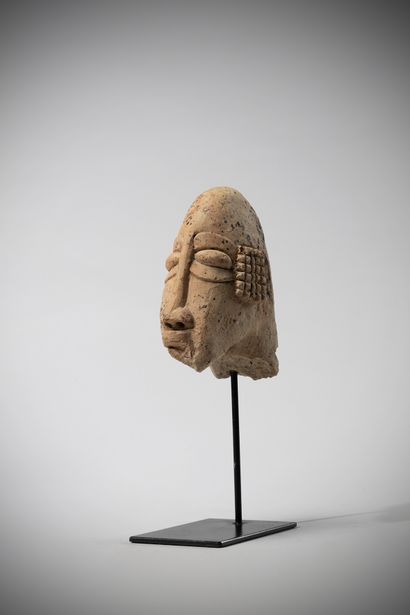 Djenné Mali Cream-colored terracotta head...