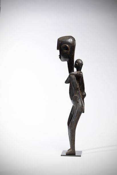 Niamwezi Tanzania Female statue carrying...