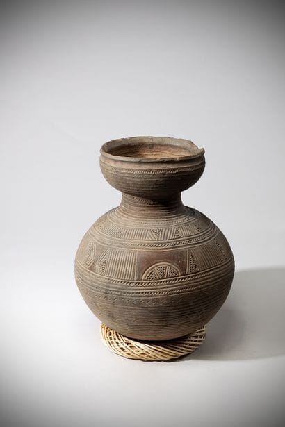 Nupé Nigeria Elegant terracotta jar with...