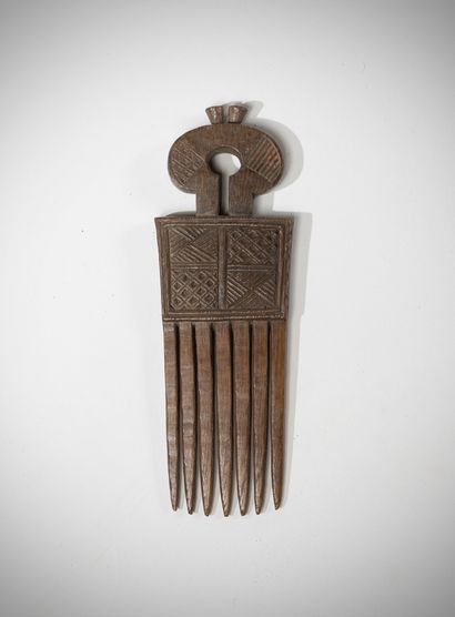 Tchokwé Angola/Congo (RDC) Comb in light...