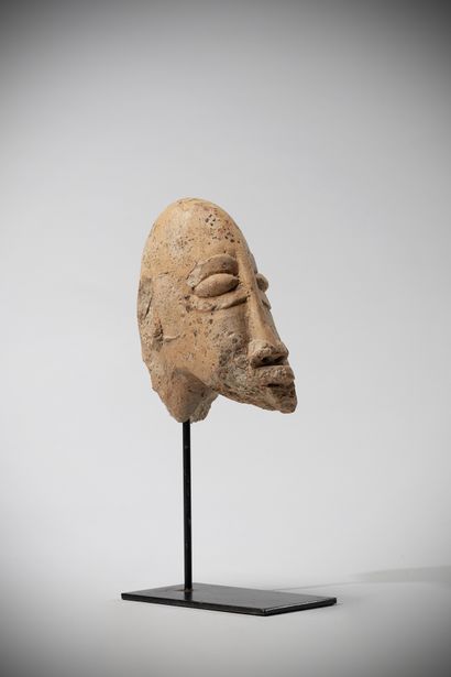 Djenné Mali Cream-colored terracotta head...