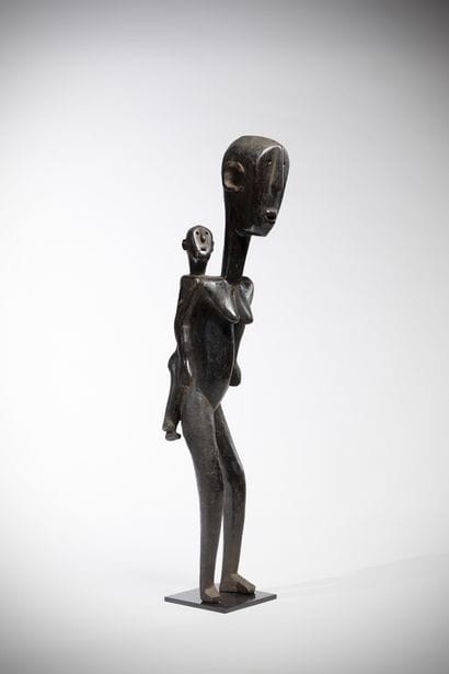 Niamwezi Tanzania Female statue carrying...