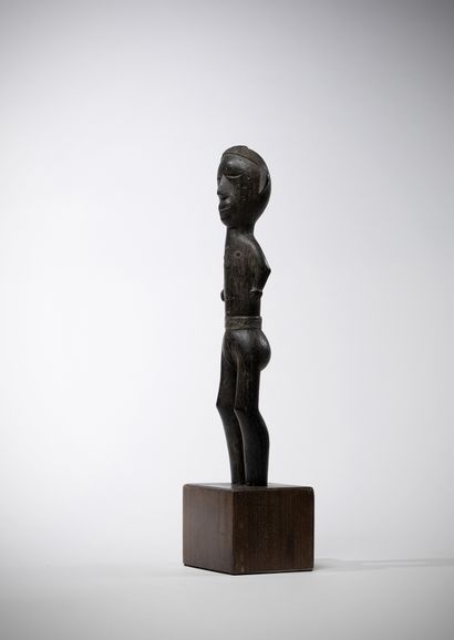 Sudan ? Female statue in heavy wood (ebony?)...