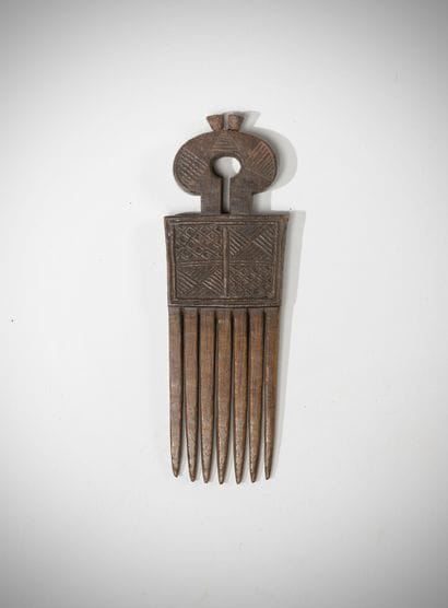 Tchokwé Angola/Congo (RDC) Comb in light...