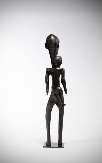 Niamwezi Tanzania Female statue carrying...