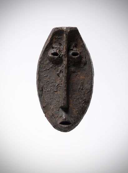 Lega Congo (DRC) Slightly concave oval-shaped...