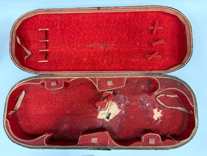 Etui double de violon
H. 14 cm - L. 82 cm...