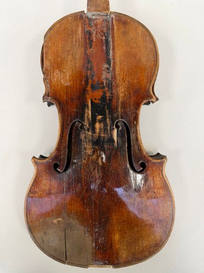 Lot de quatre Violons en l'état à restaurer...