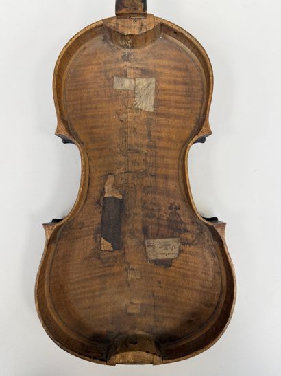 Lot de trois Violons en l'état à restaurer...