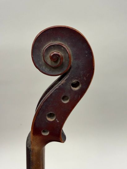 Lot de trois Violons en l'état à restaurer...