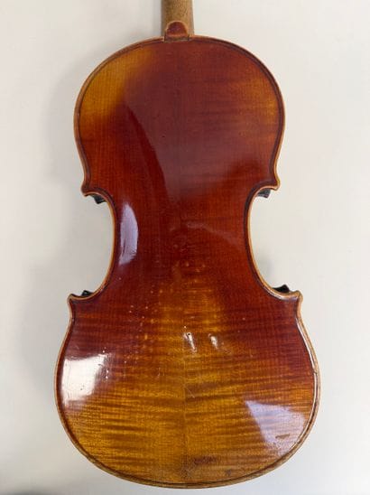 Lot de quatre Violons en l'état à restaurer...