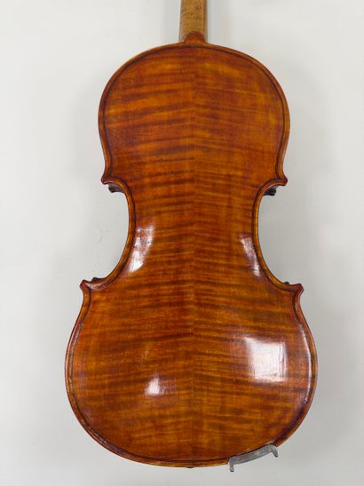 Violon Français fait vers 1950 fond de deux...
