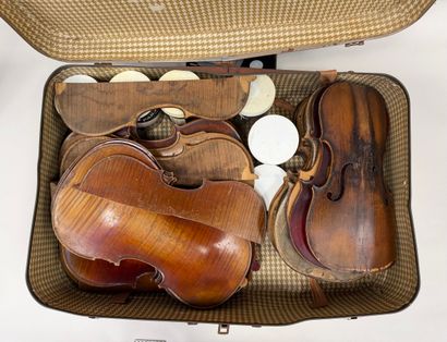 Valise contenant des table et des fonds de...