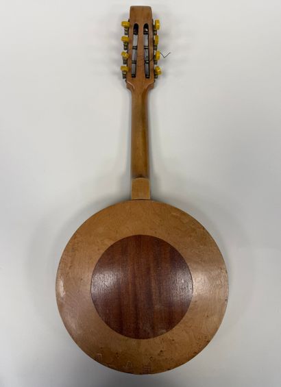 banjo-mandoline portant une marque au fer...