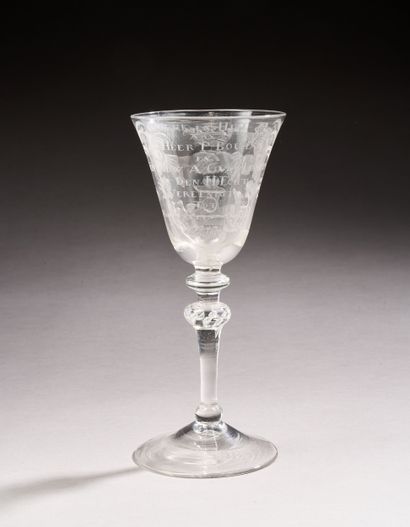 Verre sur pied en verre soufflé, de forme...