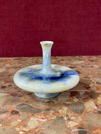 TAXILE DOAT, Sèvres
Vase soliflore en verre...