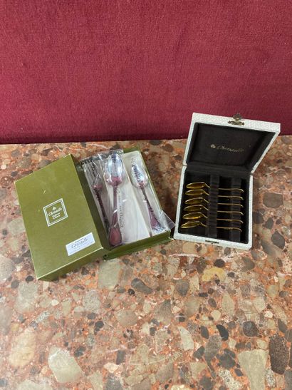 CHRISTOFLE 
Set includes: 

A set of six...
