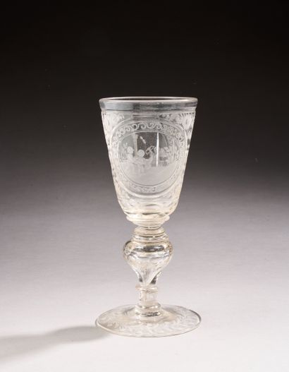 Verre sur pied en verre soufflé, de forme...
