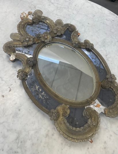 MURANO
Mirroir avec encadrement en verre...