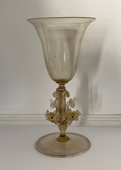 Verre sur pied « façon de Venise » en verre...