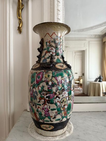 Paire de vases
Nankin
Début XXème
H. 44 cm.

Vendu...
