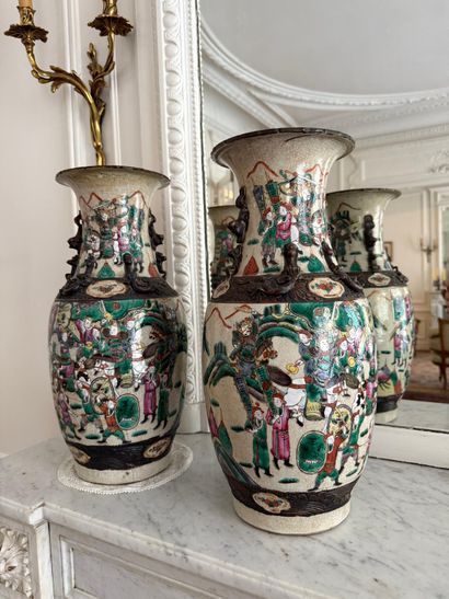 Paire de vases
Nankin
Début XXème
H. 44 cm.

Vendu...