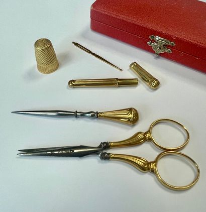 Petit nécessaire à couture en or jaune 750/°°....