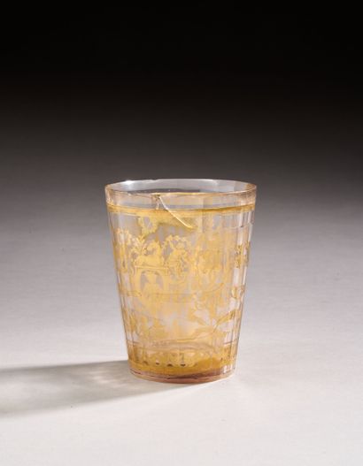 Gobelet en verre de forme légèrement évasé...