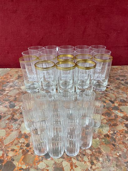 Ensemble comprenant une trentaine de verres...