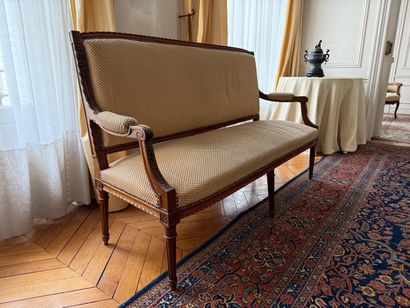 Living Room Furniture 
Consisting of a set...