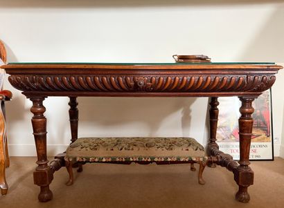 Middle table
In natural wood with carved...