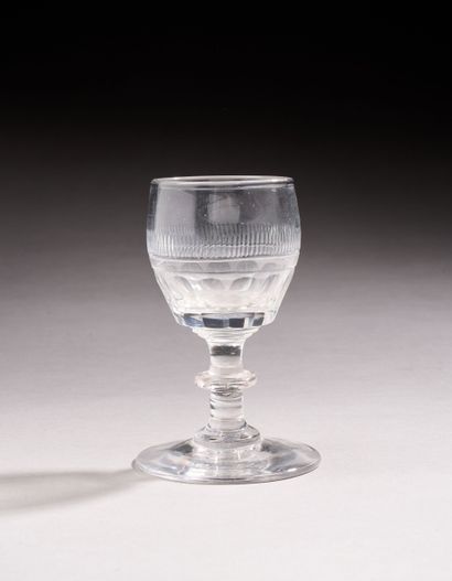 Verre à vin sur pied en cristal soufflé,...