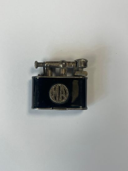DUNHILL 
Briquet à essence en métal argenté,...