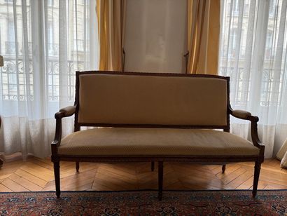 Living Room Furniture 
Consisting of a set...