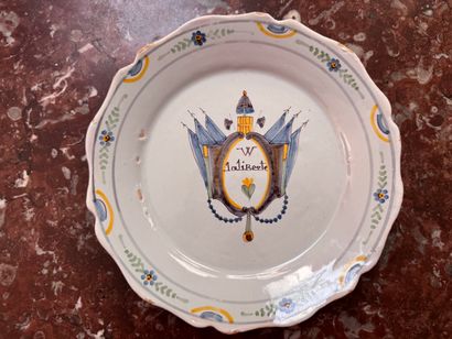 Assiette en faïence de Nevers
A décor polychrome...