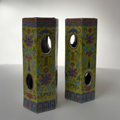 Paire de vases porte-chapeau de forme hexagonale...