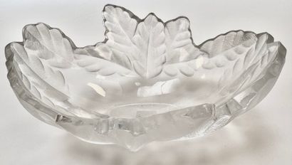 LALIQUE France 
Coupe de forme oblongue à...